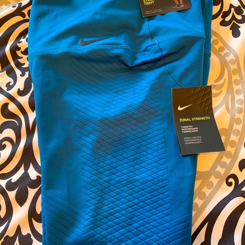 Women’s Nike Training Capri Tight